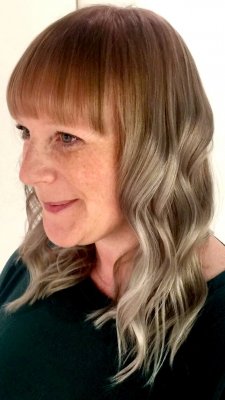 Blond hair being merged by going from a rosegold fringe area to be blended out to a grey silver tone by Mark at the klinik hairdressing Islington. 