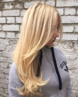 a beautifully applied highlight done by Leyla at the klinik hairdressing London 