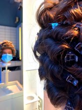 dolls head with pinned hair looking into a mirror at the klinik salon London